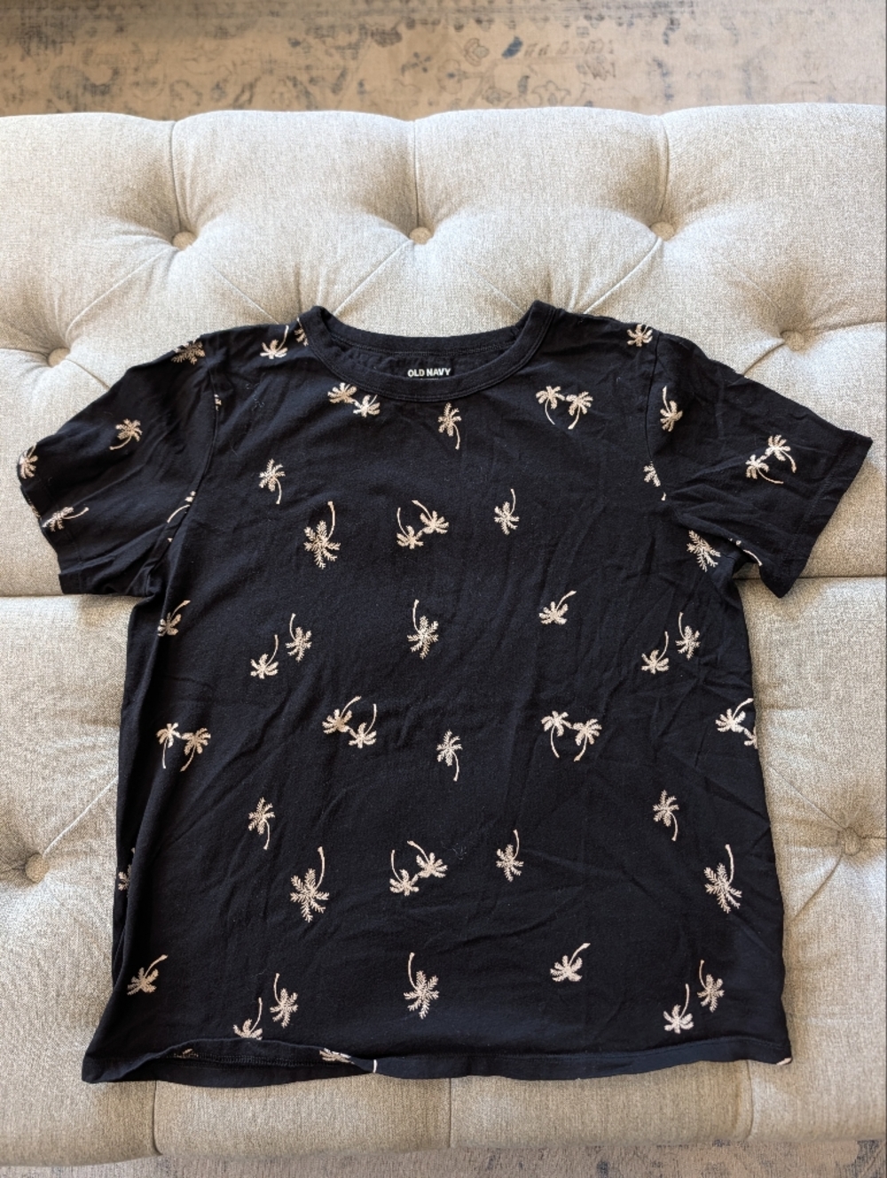 Old Navy Black Short Sleeve Tee with Cream Palm Tree Motif